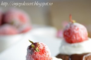 Brownie cupcakes cu menta si capsune