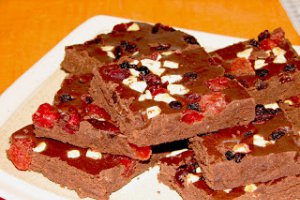 Ciocolata de casa cu mix de fructe