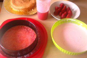 Tort cu capsuni fara lapte