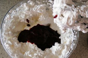 Cupcakes cu crema de visine