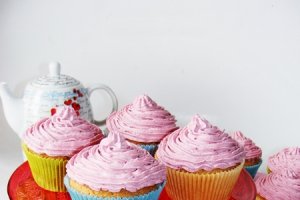 Cupcakes cu crema de visine
