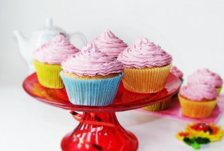 Cupcakes cu crema de visine