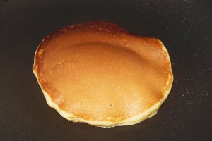 Pancakes cu dulceata de mure