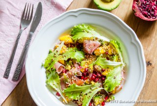 Salata exotica de quinoa cu avocado si mango