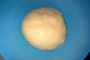 Desert Cornuri pufoase in doua culori, cum sa faci acasa cele mai delicioase si pufoase cornuri