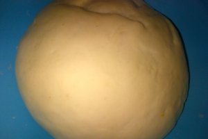 Desert Cornuri pufoase in doua culori, cum sa faci acasa cele mai delicioase si pufoase cornuri