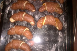 Desert Cornuri pufoase in doua culori, cum sa faci acasa cele mai delicioase si pufoase cornuri