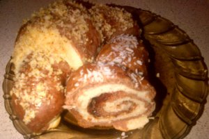 Desert Cornuri pufoase in doua culori, cum sa faci acasa cele mai delicioase si pufoase cornuri