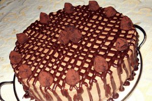 Tort cu mousse de ciocolata si jeleu de cafea