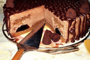 Tort cu mousse de ciocolata si jeleu de cafea