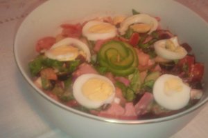 Salata cu sunca si ou
