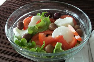 Salata cu branza si masline