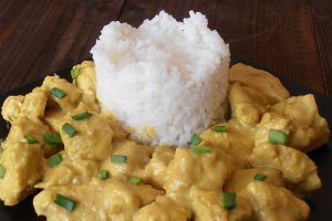 Pui in lapte de cocos si curry