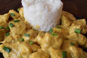 Pui in lapte de cocos si curry