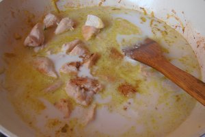 Pui in lapte de cocos si curry