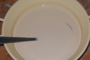 Clatite cu branza si sos de vanilie