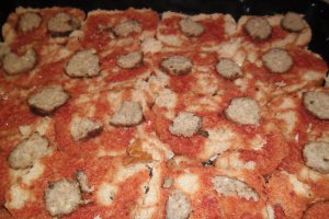 Aperitiv pe blat din felii de paine neagra