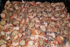 Aperitiv pe blat din felii de paine neagra