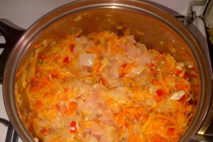 Pui in sos de legume cu garnitura de cus-cus