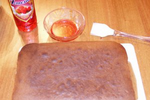 Prajitura cu ciocolata si fructe de padure