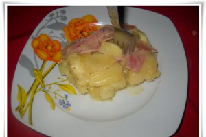 Cartofi la cuptor cu sunca