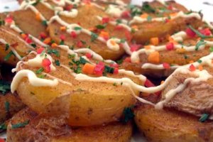 Vezi si reteta video pentru Cartofi cu sos