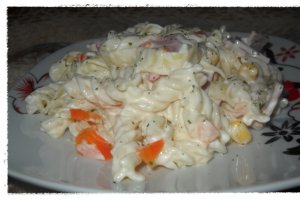 Salata de paste cu legume si sunca