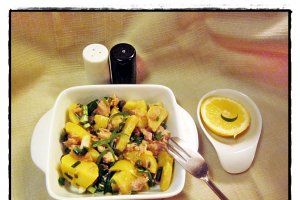 Salată de cartofi cu ton și capere