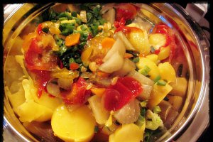 SALATĂ DE CARTOFI CU TOFU AFUMAT