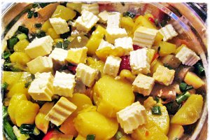 SALATĂ DE CARTOFI CU TOFU AFUMAT