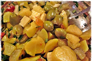 SALATĂ DE CARTOFI CU TOFU AFUMAT