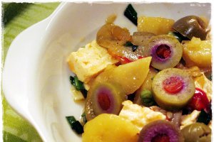 SALATĂ DE CARTOFI CU TOFU AFUMAT