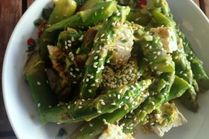 Salata  japoneza cu sparanghel si tofu