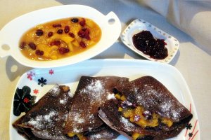 Clatite cu cacao , piersici si merisoare