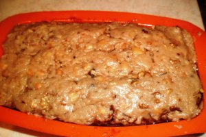 Budinca de gris cu dulceata de mure pe blat de biscuiti si nuca