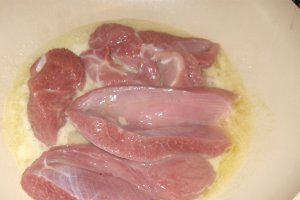 Pulpa de curcan in sos de unt si rozmarin