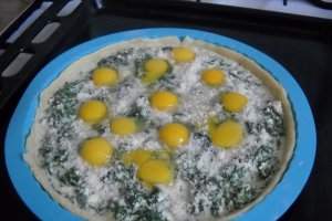 Tarta cu spanac si oua de prepelita