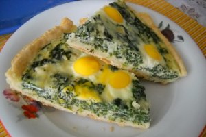 Tarta cu spanac si oua de prepelita