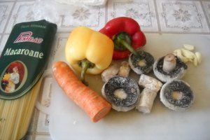 Paste cu sos de legume si ciuperci