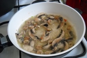 Paste cu sos de legume si ciuperci