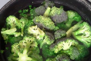 Orecchiette cu brocoli si carnati proaspeti