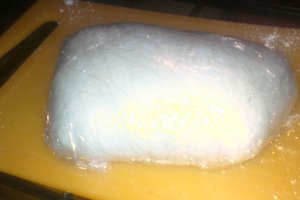 Pasta de zahar, trandafiri, flori si frunze