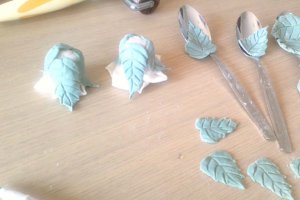 Pasta de zahar, trandafiri, flori si frunze