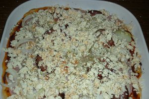 Pizza cu sunca, salam si branza