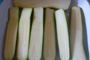 Zucchini copti cu branza si seminte