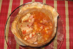 Ciorba de fasole in paine