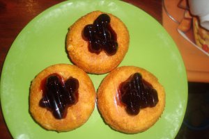 Reteta de preparare a papanasilor cu smantana si dulceata de mure