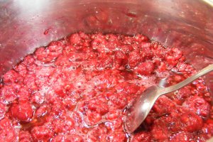 Tort cu jeleu de zmeura