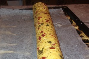 Aperitiv rulada cu legume si salam