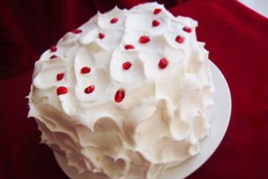 Tort cu frisca si rodie